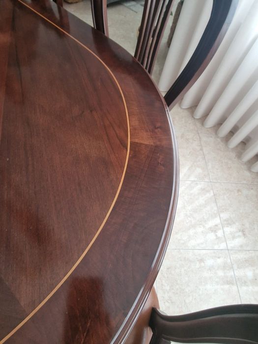 Mesa de jantar extensível e cadeiras