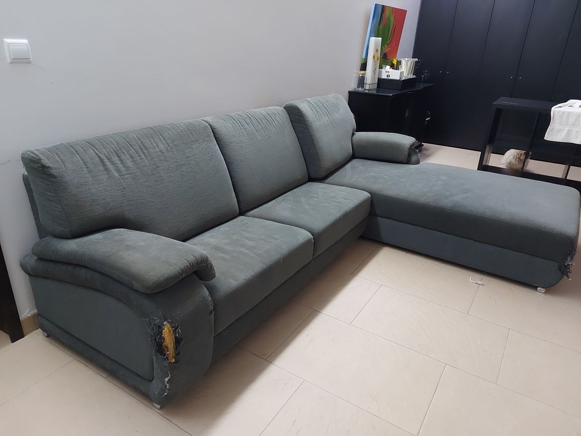 Sofa em tecido cinza