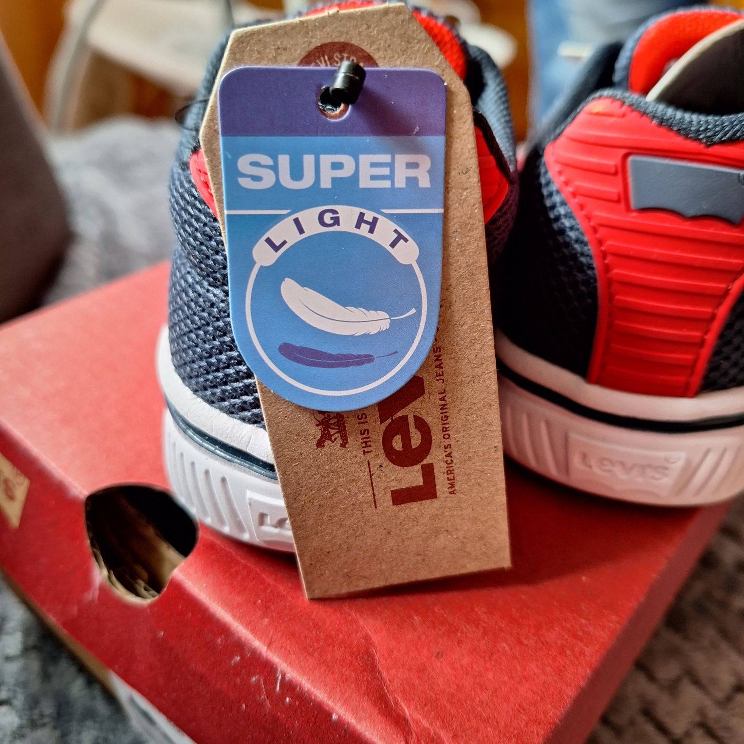 Buty chłopięce 25 Levi's super light