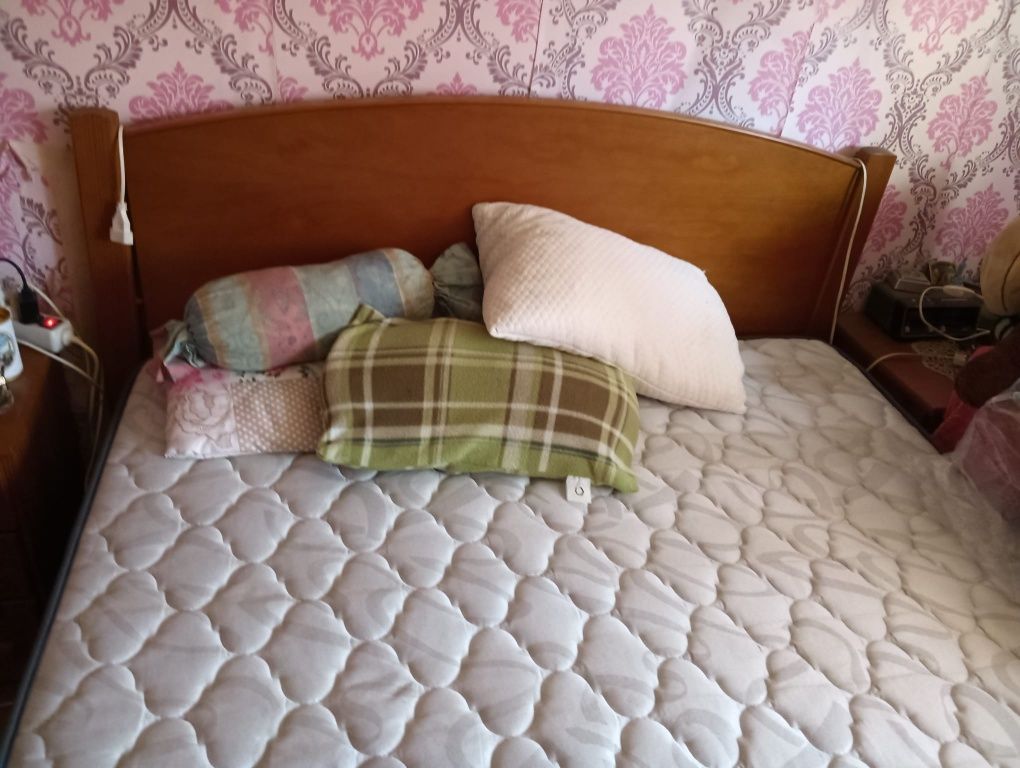 Cama de casal com gavetas