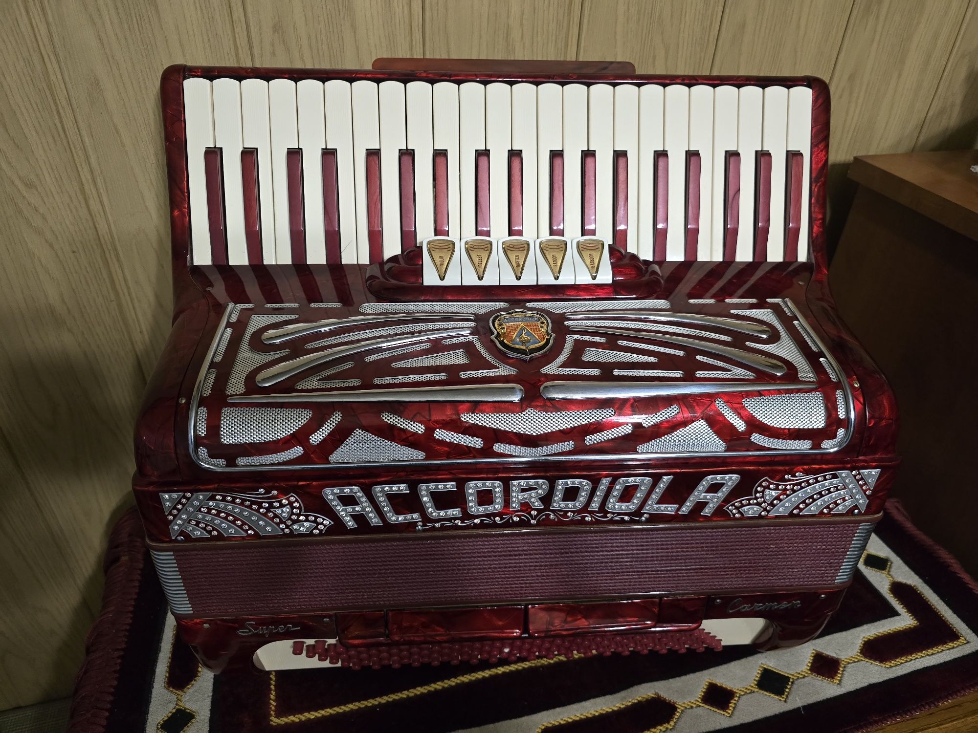 Akordeon Accordiola 120bas cztery chóry