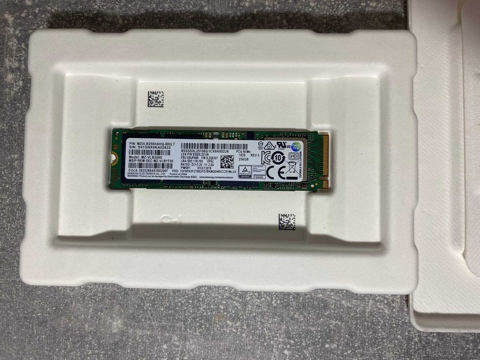 SSD- M.2 NVMe, модель Samsung PM981 / MZ-VLB2560 (256 ГБ).