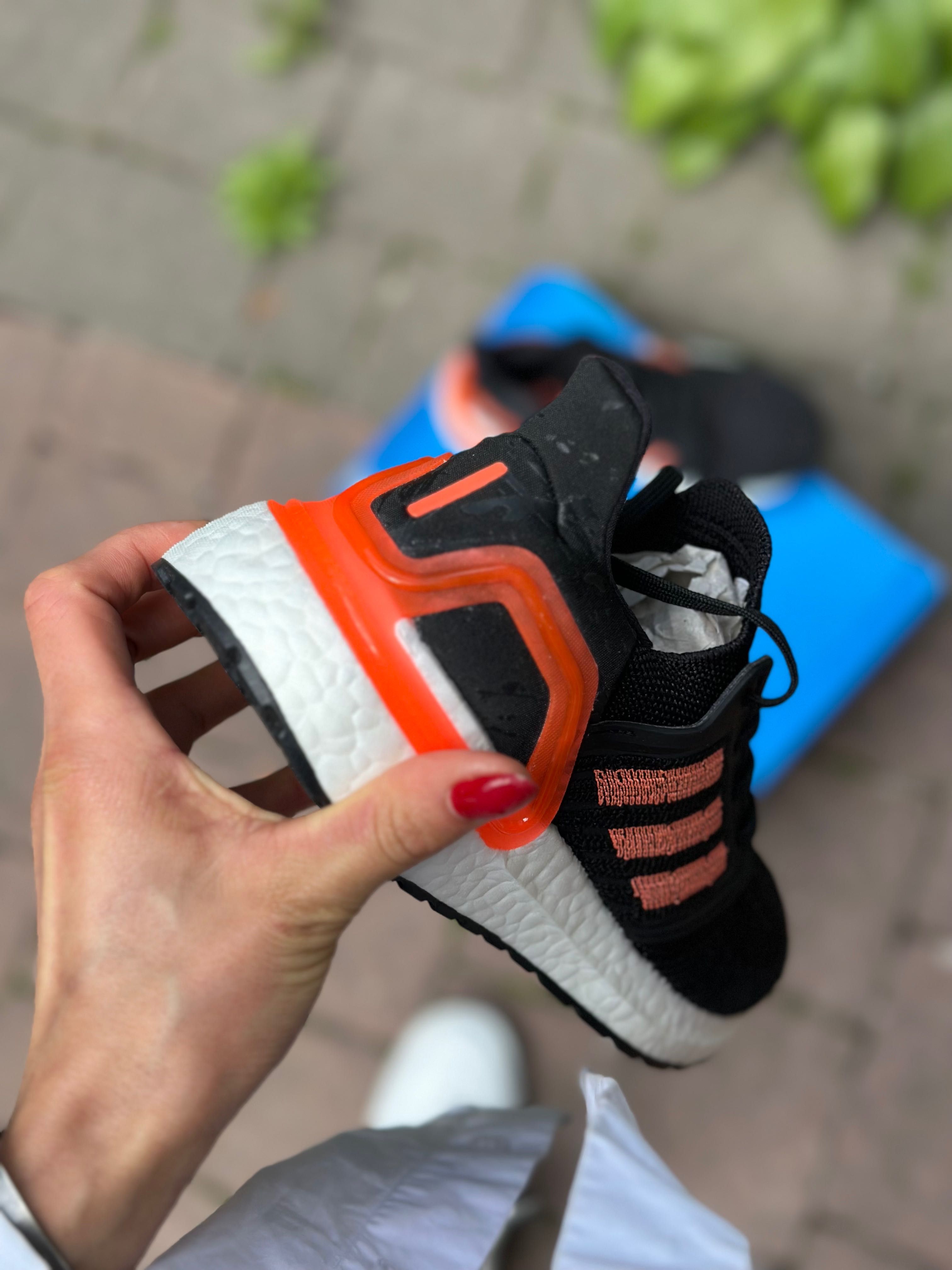 Жіночі оригінальні кросівки Adidas Ultraboost 20 W EG0717