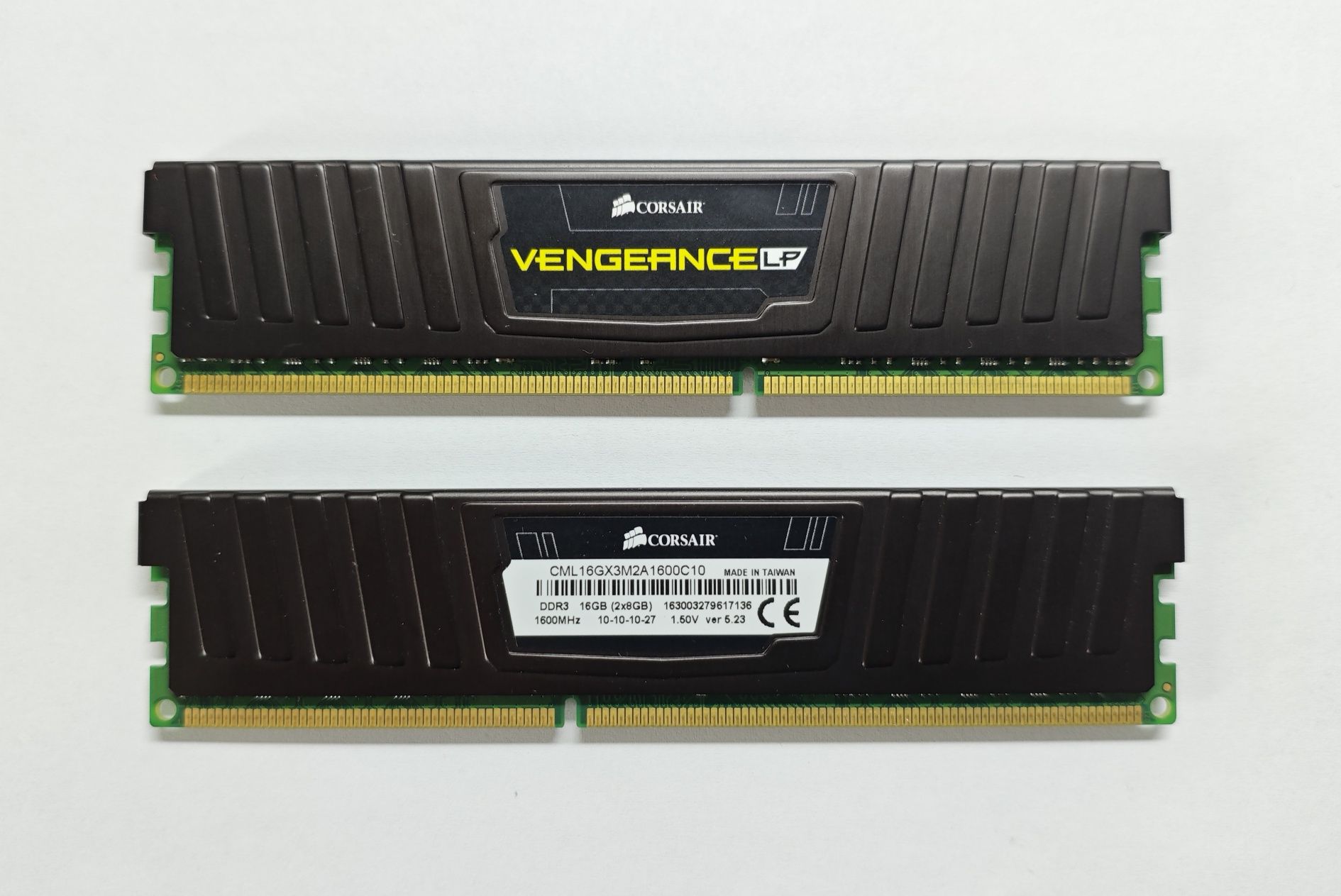 Оперативна пам'ять CORSAIR DDR3 16 GB  (1600 МГц, 2×8 GB)