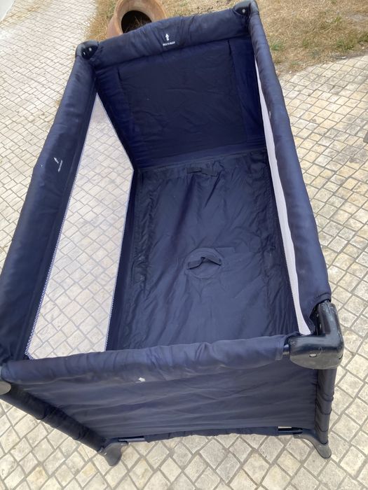 Cama de viagem em bom  estado