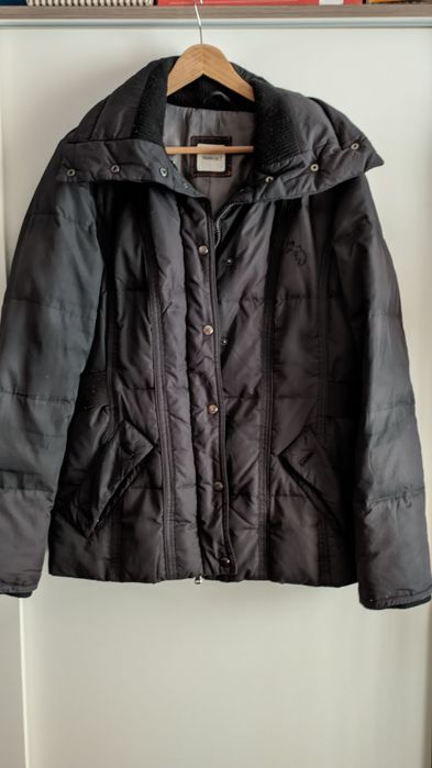 Casaco Mulher impermeável com penas da C&A