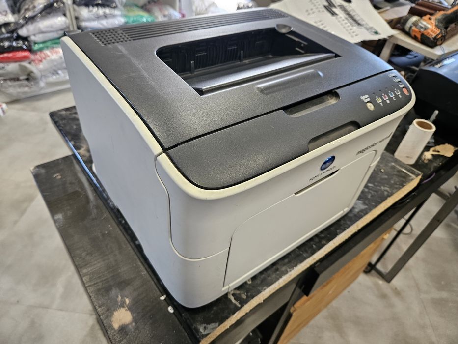 Drukarka kolorowa laserowa Konica Minolta 1600w brzydko drukuje