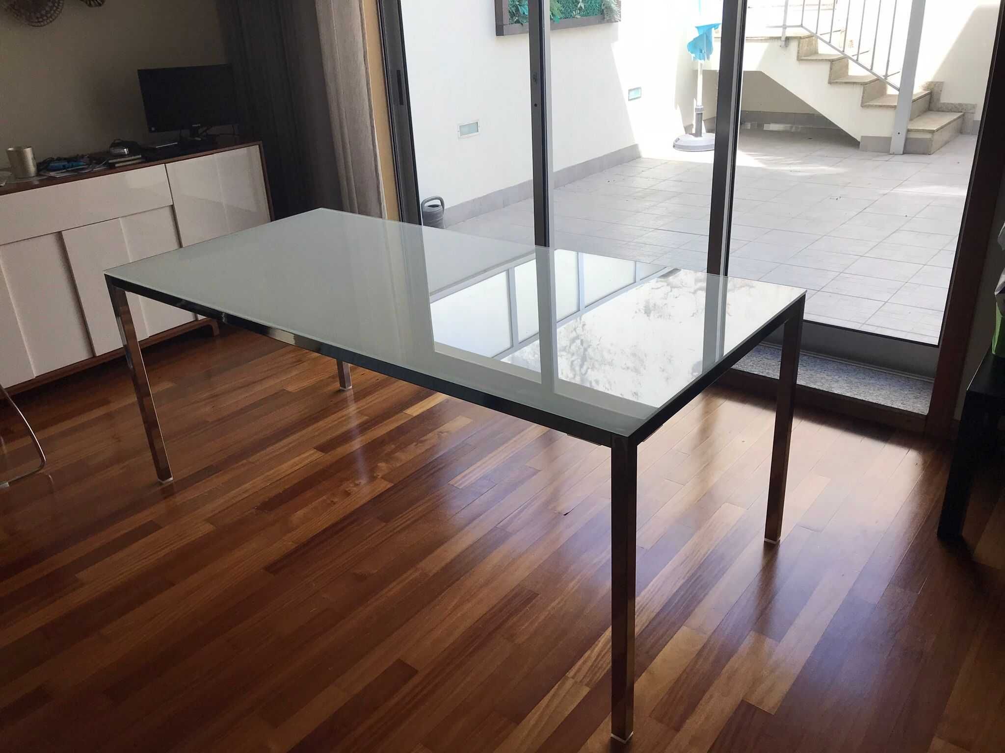 Mesa de vidro Torsby com 6 cadeiras