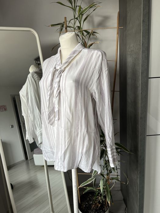 Biała koszula w paski z wiązaniem przy szyi, Reserved, rozmiar 38