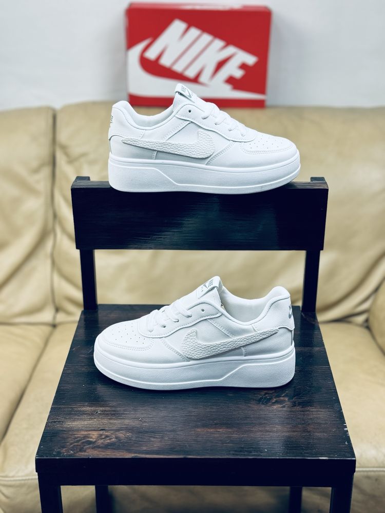 Белые кожаные кроссовки Nike Force AF 1 2024 Новинка красовки Найк