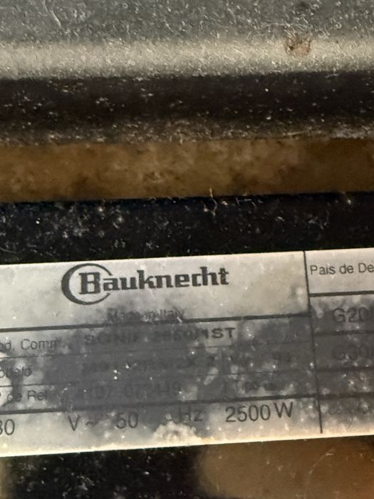 Vendo fogao  so  uma vez usado  da para asar um leitao inteiro