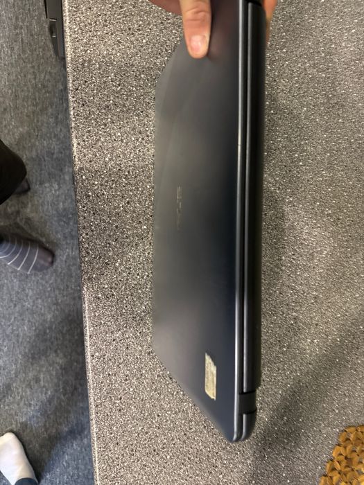 Продам ноутбук срочно все добре з ним9000