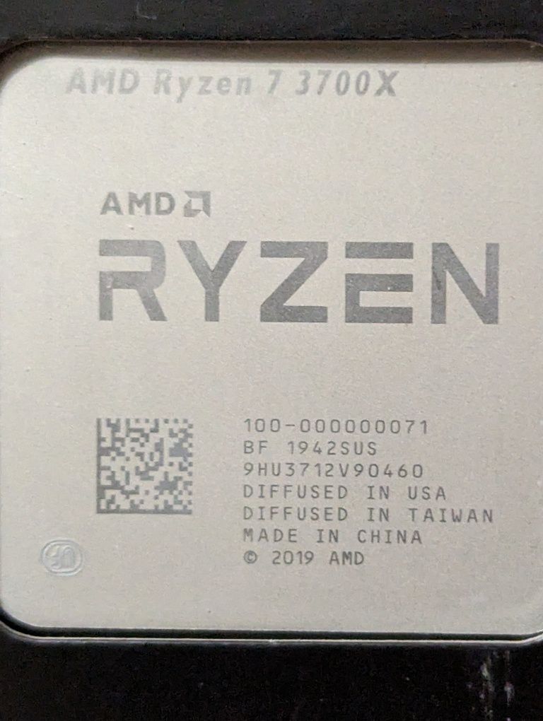 Процесор AMD Rayzen 7 3700X