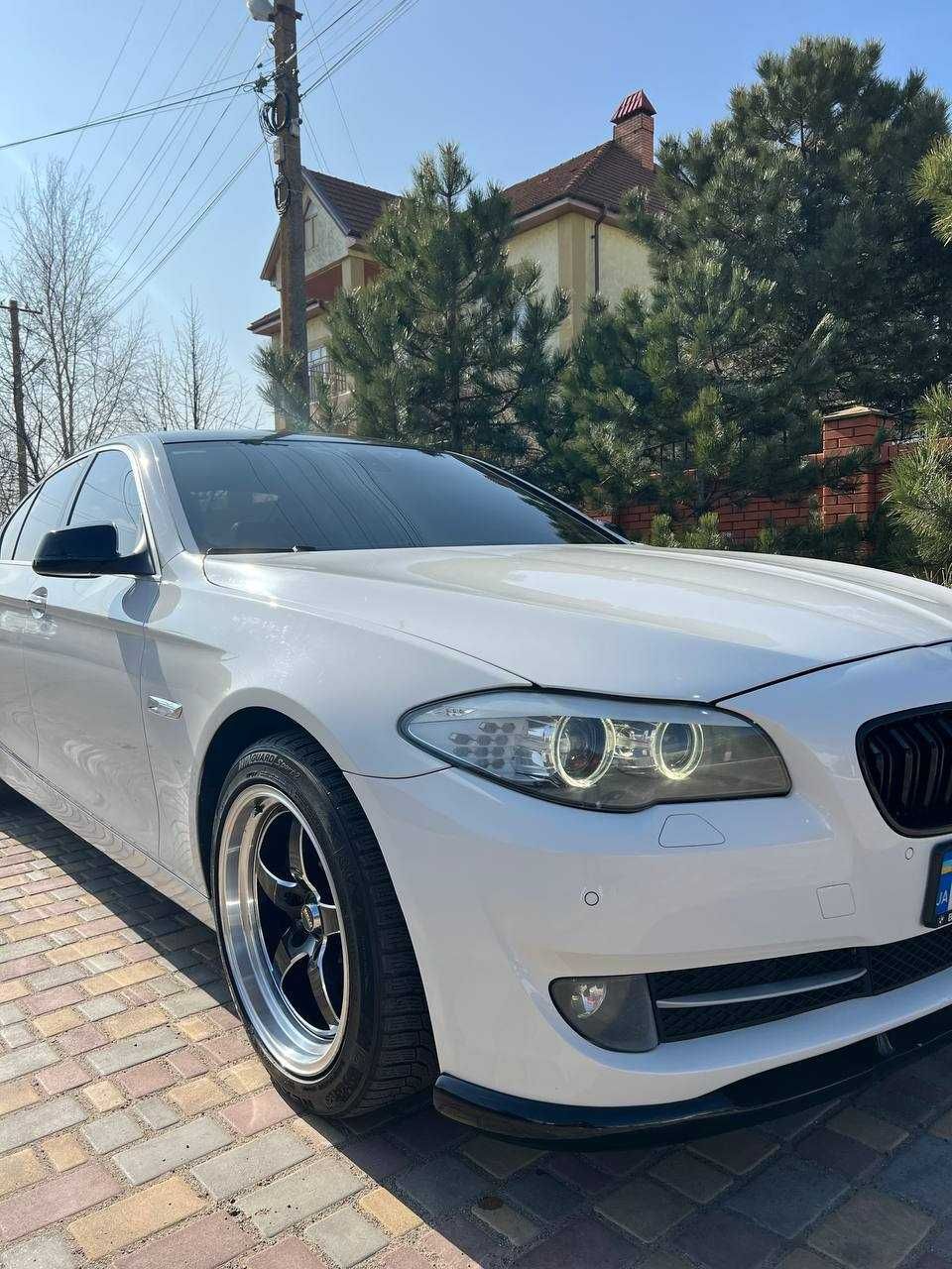 Продам BMW F10 2010 (523I)