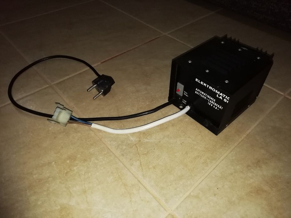 Carregador Baterias 12V (4 Amp) - Portes grátis