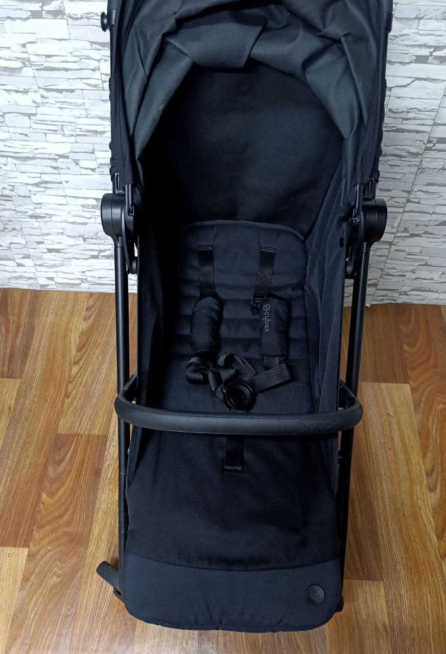 Суперлегка Cybex Beezy Black прогулянкова коляска+ дощовик