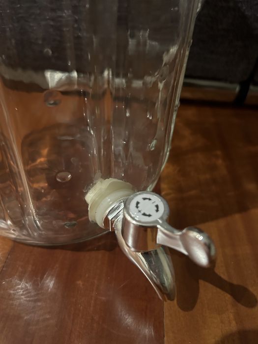 Dispensador de vidro com torneira