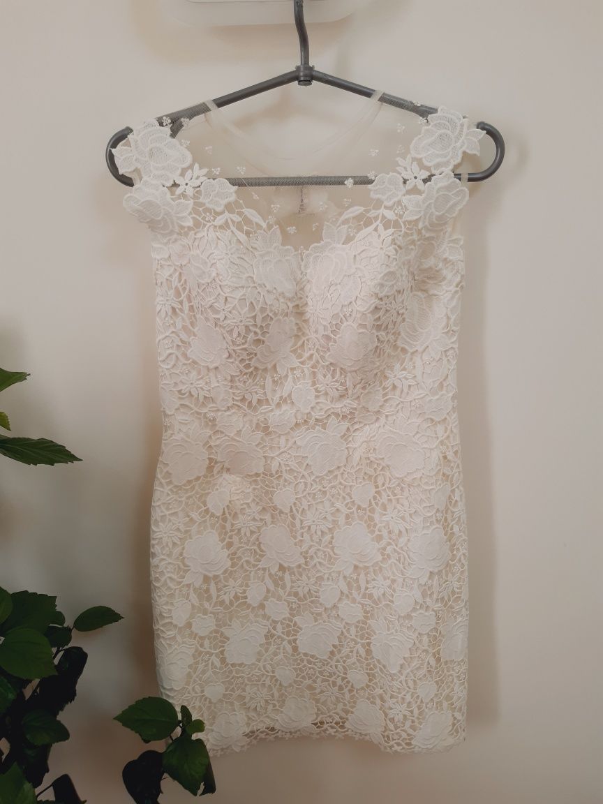 Весільне плаття з відкритою спиною, розмір М, 1-2розмір грудей