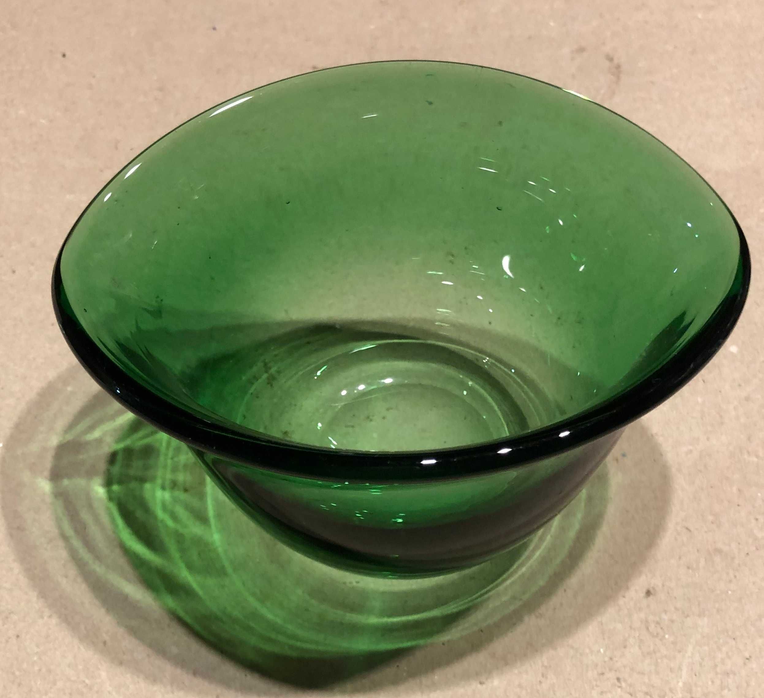 Miseczka z zielonego szkła