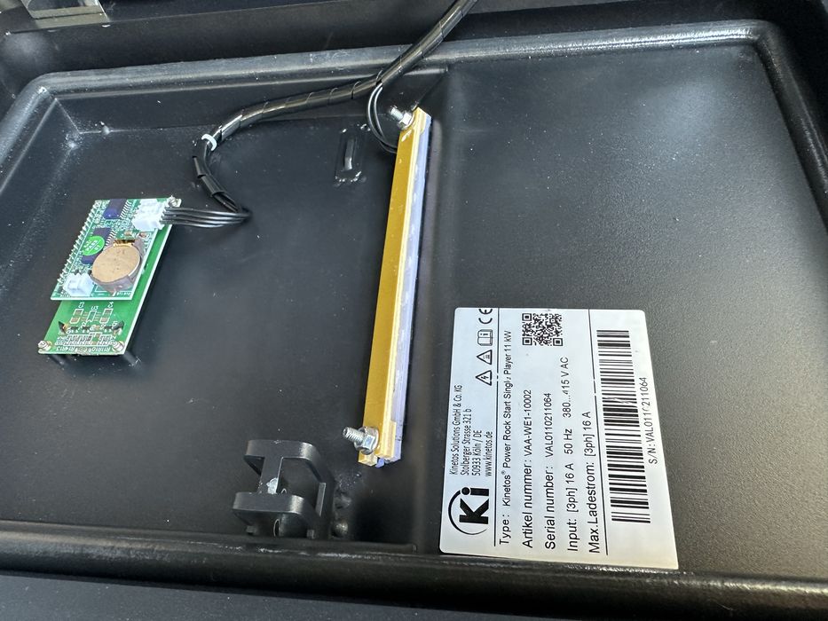 Зарядний пристрій Зарядна станція Зарядка 3 фази 11 kw 16А