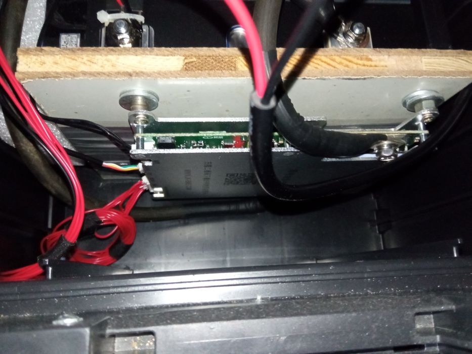 Зарядна станція на 1.8 Kв/год з потужністю 1500Wat