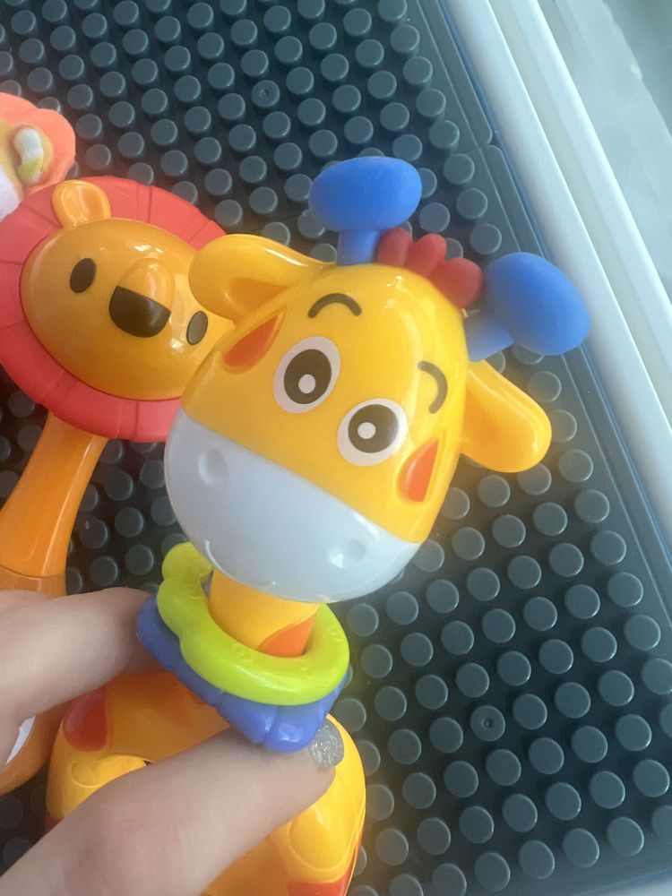 продам лот игрушек погремушек 0+ цена за все