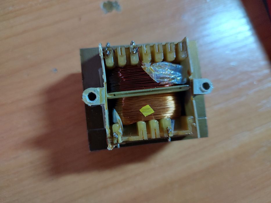 Стабилизированный блок питания 6-9-12 вольт, ТП-114