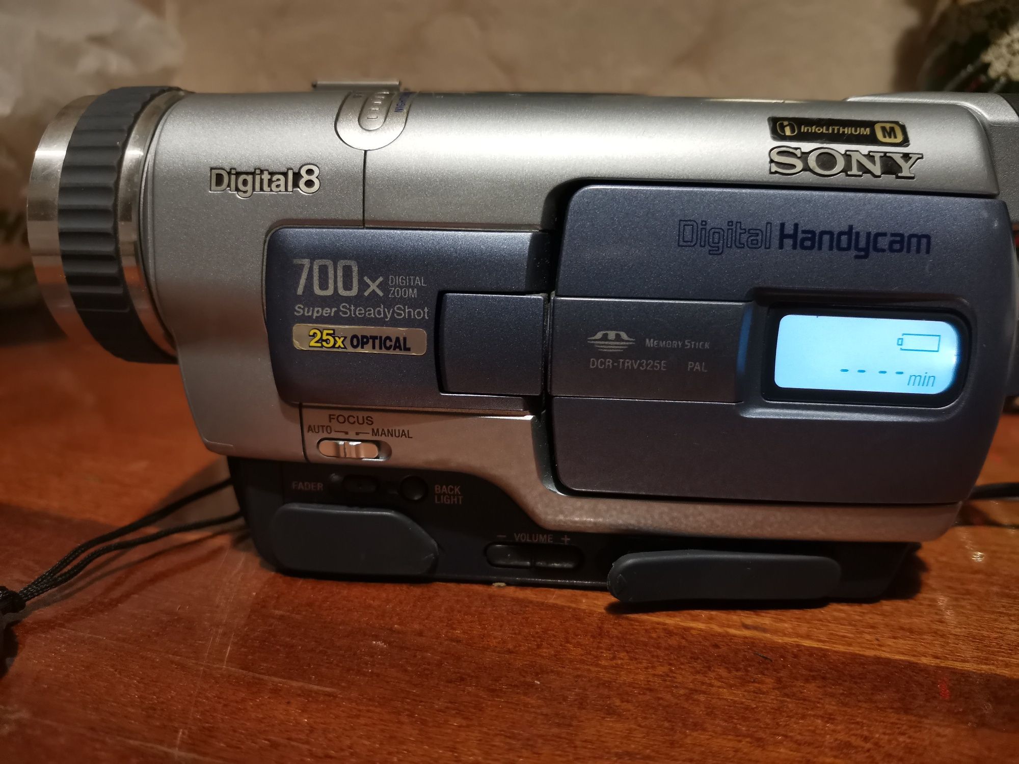 Відеокамера Sony handycam DCR-TRV325E