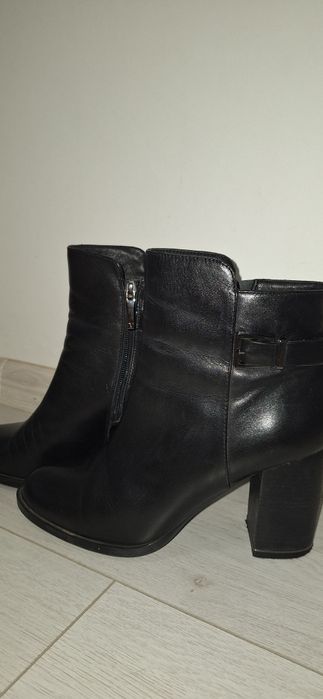 Ботинки Vitto Rossi р.40 жіночі