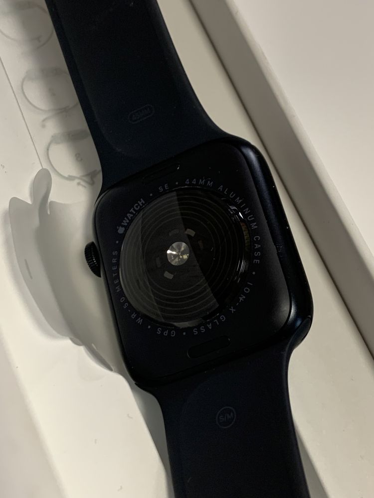 Продам часи Apple Watch SE 44mm як нові майже