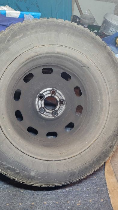 Opony zimowe na felgach 195/65R15-95T Golf 3 wyważone.