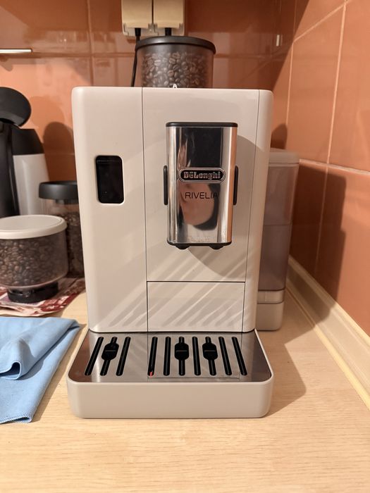 Ekspres Ciśnieniowy Delonghi Rivelia
