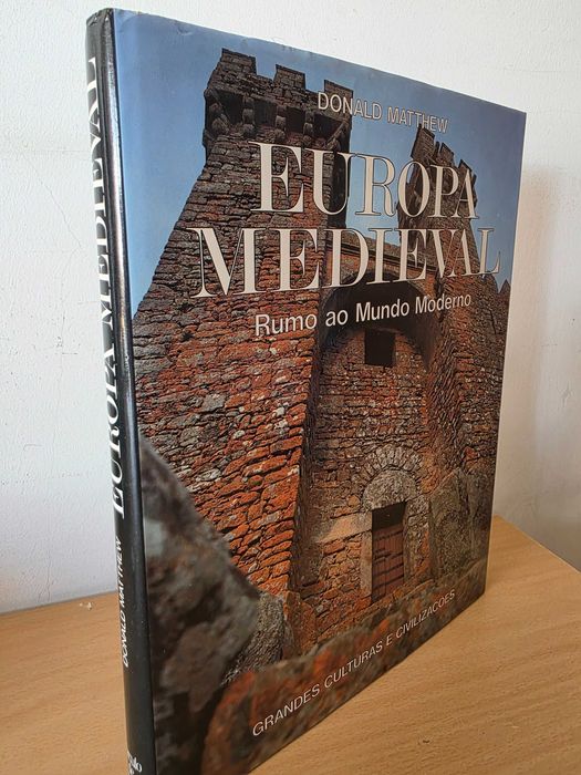 Livro "Europa Medieval: Rumo ao Mundo Moderno" de Donald Matthew