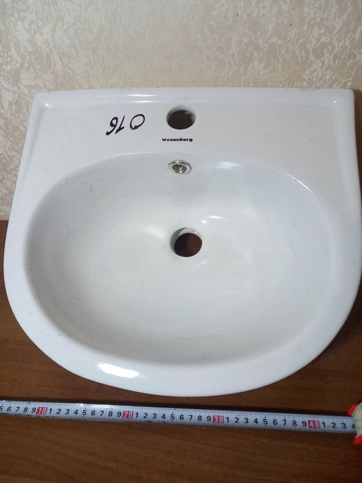 Умывальник, 40 см. новый, фаянсовый.