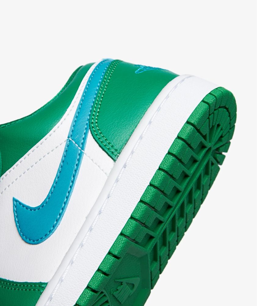 Жіночі кросівки Nike Jordan 1 Low Lucky Green