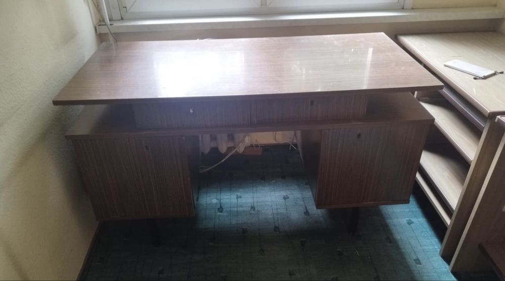 Biurko - z szufladami