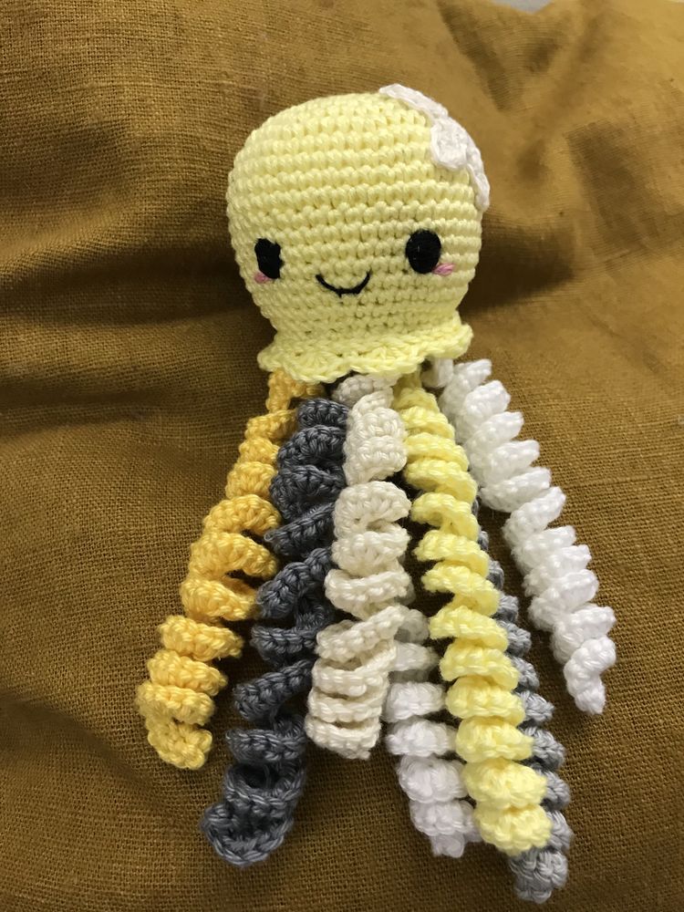 Polvo neo-natal em crochet / amigurumi