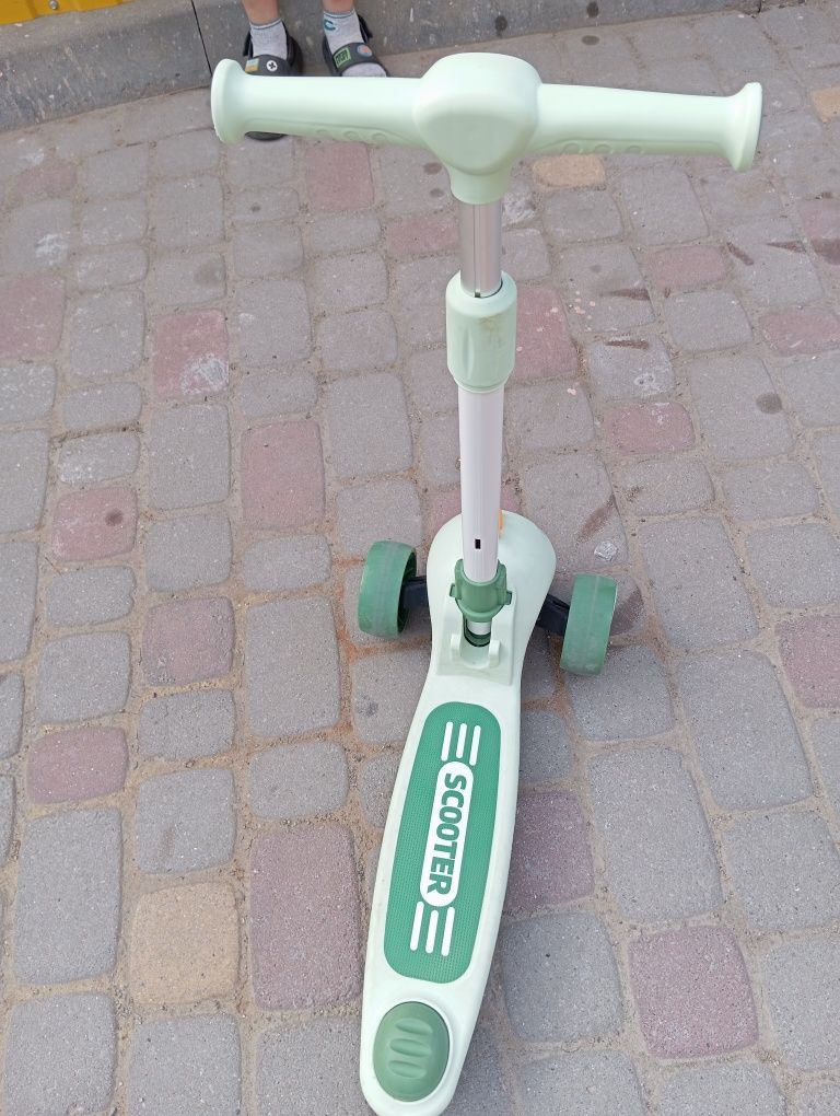 Самокат триколісний Maxi" Skyper"