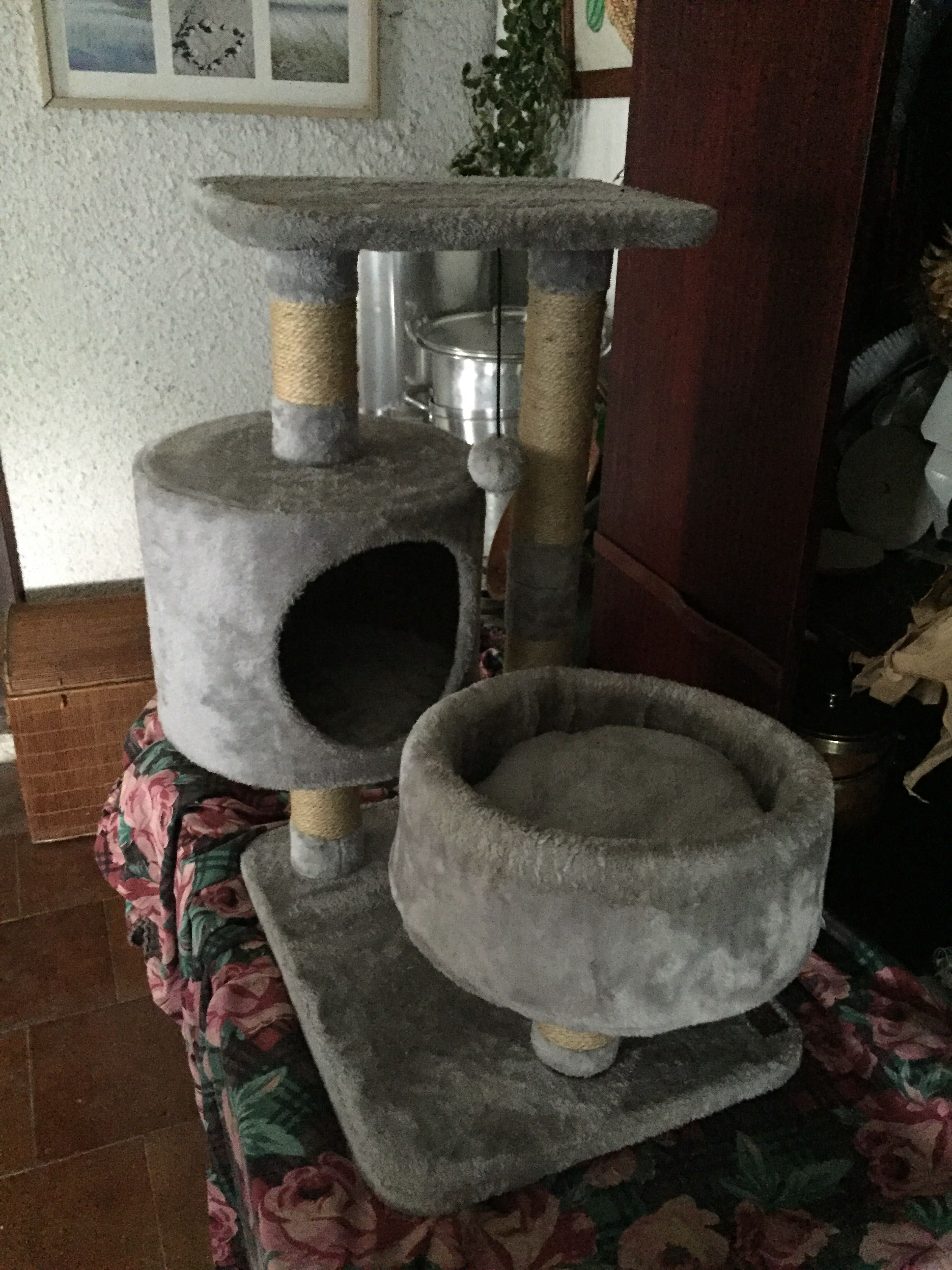 Poleiro para gatos