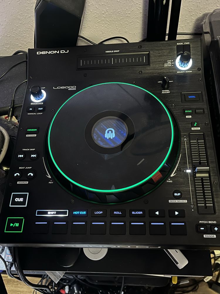 Denon LC6000 i jeden decksaver