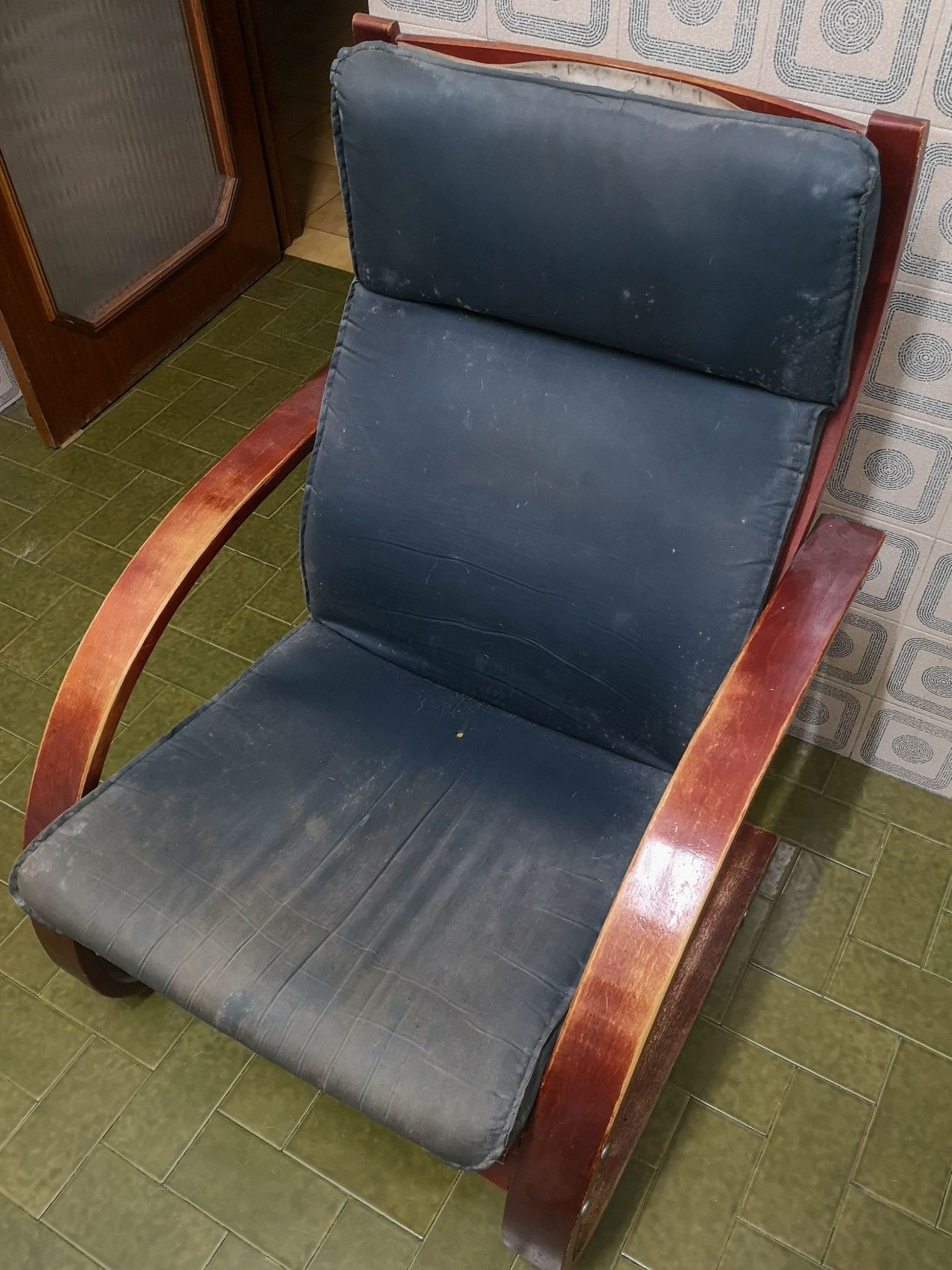 Cadeira de balanço em madeira