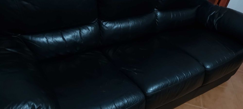 Sofá em pele em bom estado
