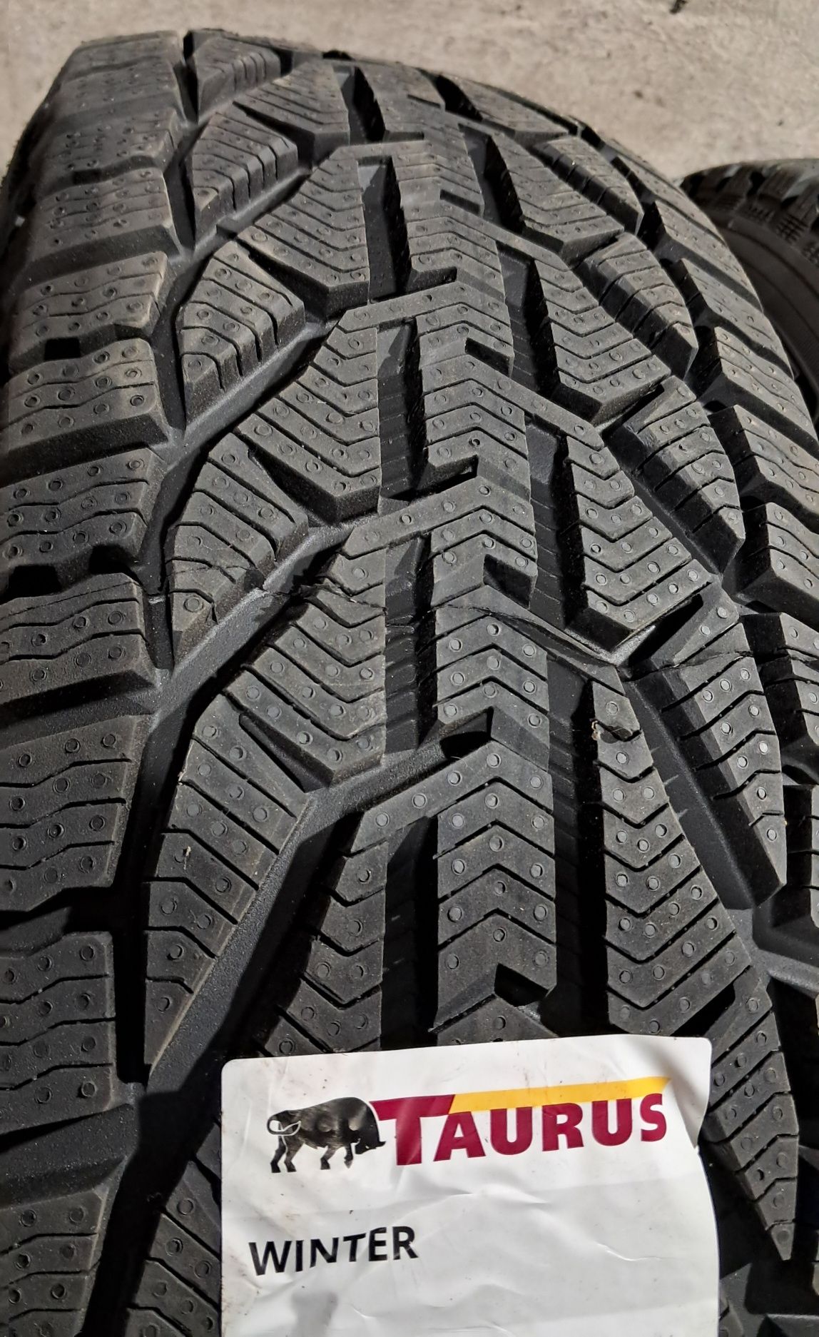 205/60R16 96H Taurus Winter