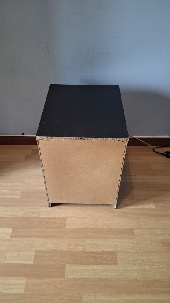 Mesa de cabeceira MALM