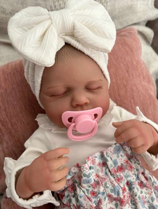 Duża realistyczna lalka w typie Reborn śpiący bobas