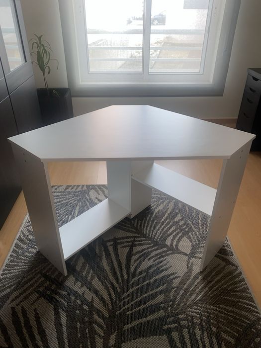 Secretária de canto