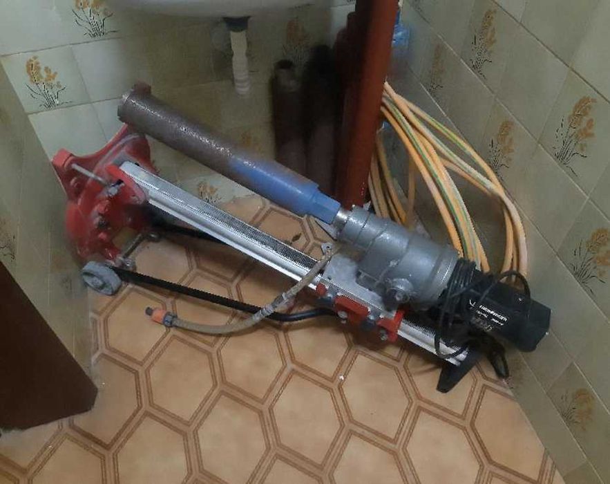 Maquina fazer furos com água