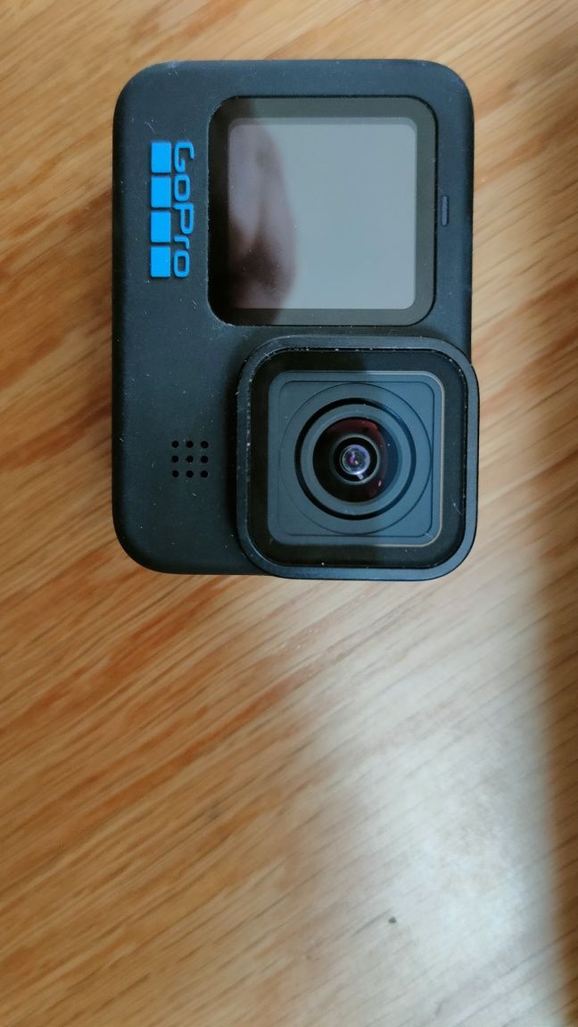 GoPro 10 em caixa com acessórios