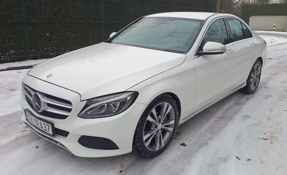 Mercedes-Benz Klasa C C300 niski przebieg udokumentowane serwisy bez najmniejszego wkładu !