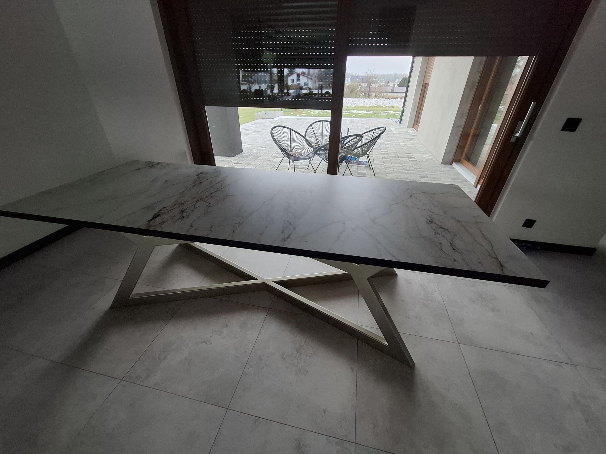 Nowy stół nowoczesny salon jadalnia kuchnia